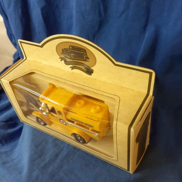 Rare Lledo Die Cast RCAF Tanker 1 of 1000 Certified Promotional $12.50 🇨🇦 Ship - Picture 13 of 14